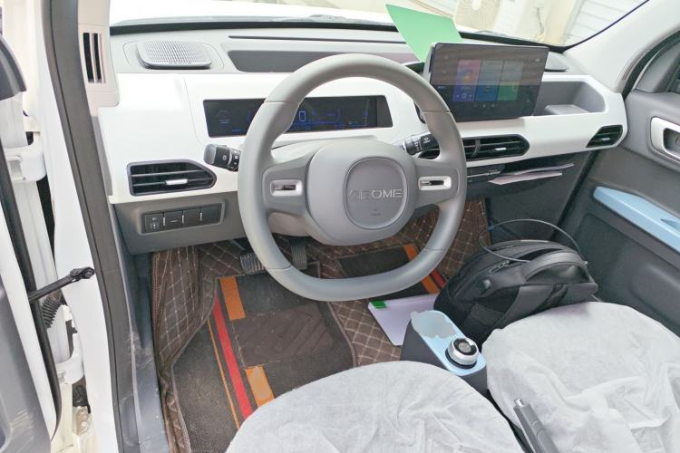 Used Geely Galaxy Panda 2024 Panda Mini 200km Endurance Bear Center Console