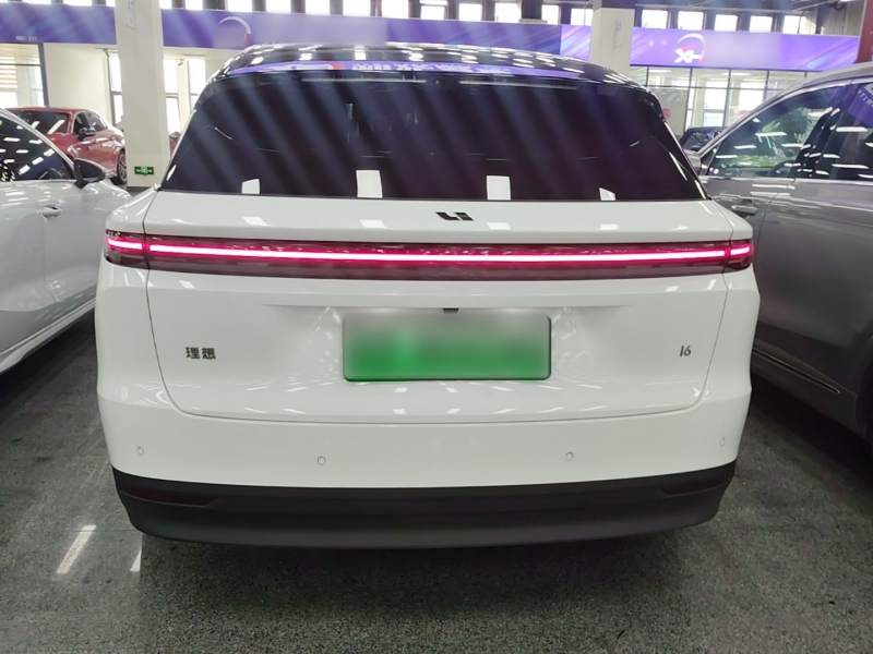 Used Li Auto i6 2025 Model Four-Wheel-Drive Standard Type — 5