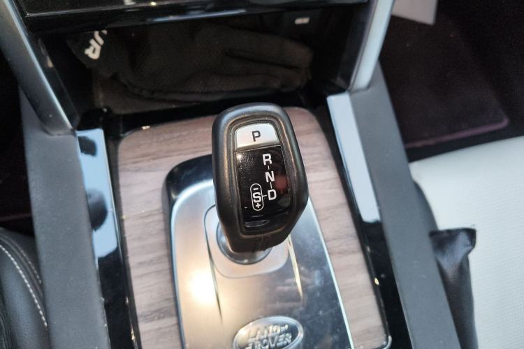 Used Land Rover Discovery Sport 2020 249 PS R-Dynamic Performance Edition Gear Lever