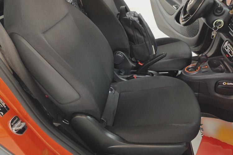 Used smart fortwo 2015 1.0L 52 kW hardtop Dynamic version