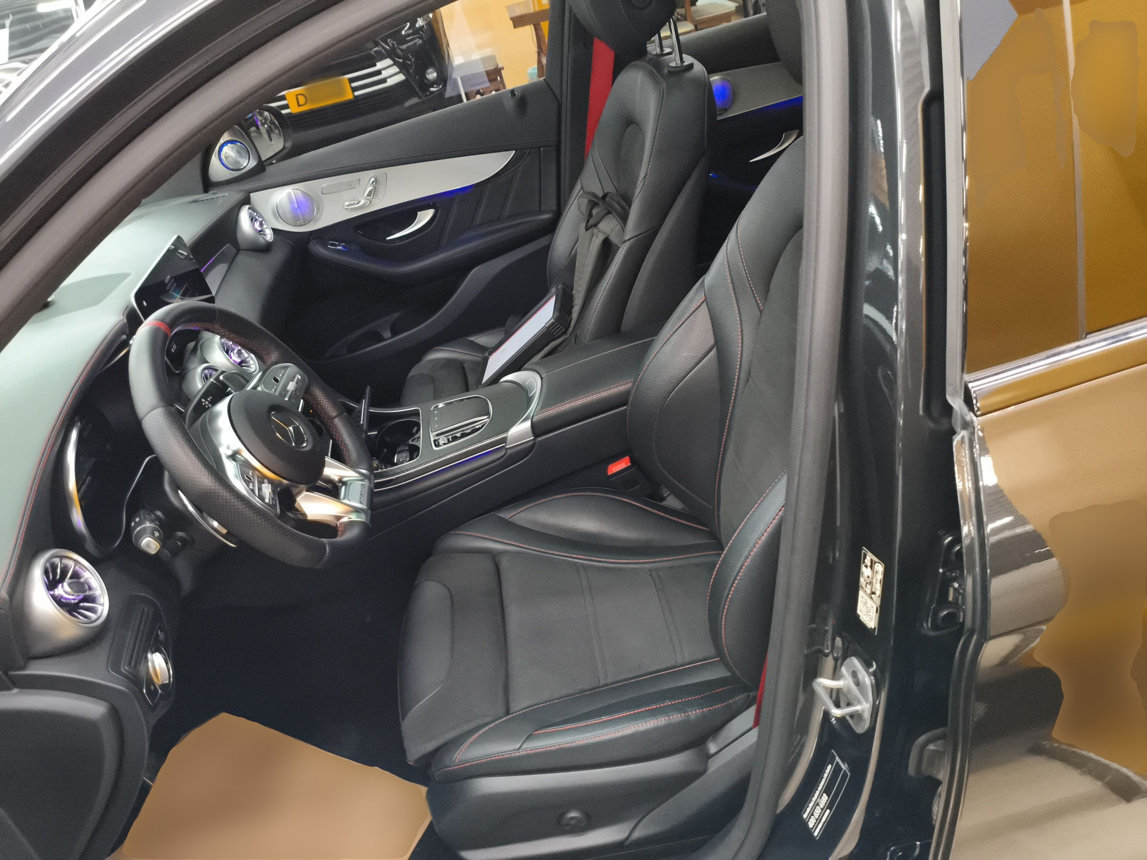 Переднее сиденье в автомобиле