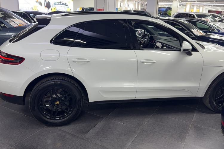 Used Porsche Macan 2017 Macan 2.0T Exterior 3