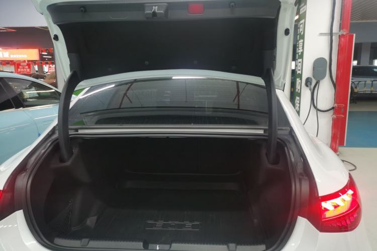 Used Mercedes-Benz EQE 2022 350 Luxury Edition Trunk
