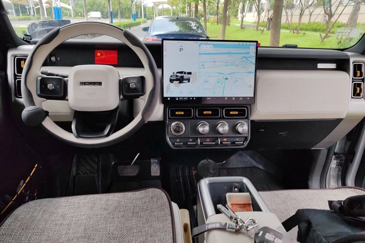 Used iCAR V23 2025 401 Two-Wheel Drive Intelligent Driving Version Center Console