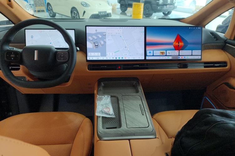 Used Wey Gaoshan 2025 Four-Wheel Drive Alpine 8 Center Console