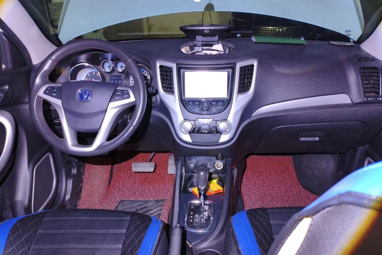 Used CHANGAN CS35 2016 1.6L Automatic Luxury Model China IV Standard Center Console