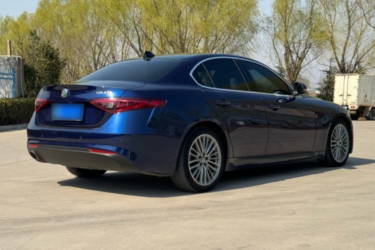 Used Alfa Romeo Giulia 2017 2.0T 200HP Luxury Edition
