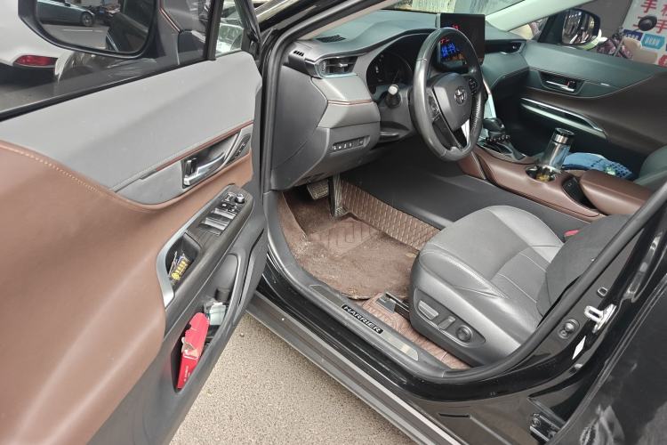 Used Toyota Harrier 2022 2.0L CVT Two-Wheel Drive Deluxe Edition
