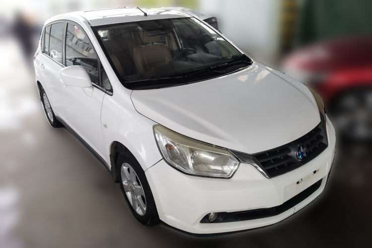 Used Venucia R50 2012 1.6L Automatic Prestige Edition Front Right 45 Deg
