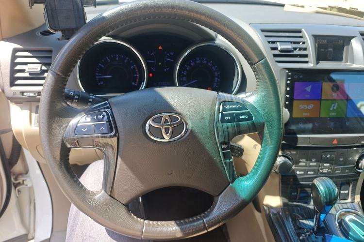 Used Toyota Highlander 2012 2.7L Two-Wheel Drive 7-Seater Luxury Edition Steering Wheel