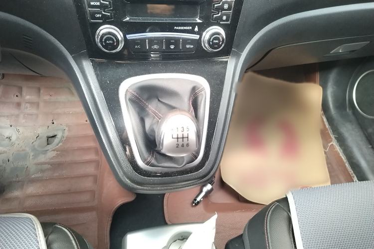 Used Haval H6 2015 Upgraded Model 1.5T Manual Two-Wheel Drive Elite Version Gear Lever