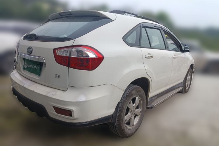 Used BYD S6 2014 2.0L Manual Luxury 5-Seater