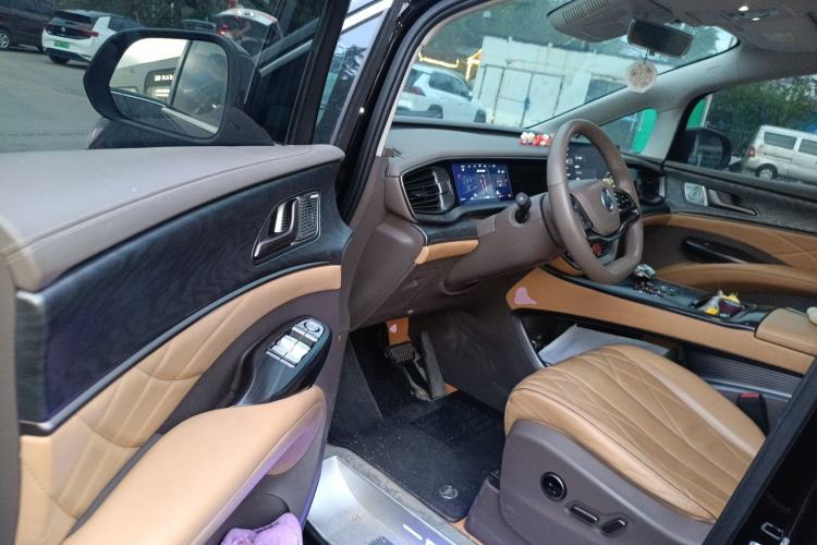 Used Denza D9 2022 DM-i 1040 Prestige Model Driver Seat