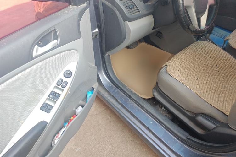 Used Hyundai Verna (older generation) 2010 Sedan 1.4L Automatic Comfort Model GS
