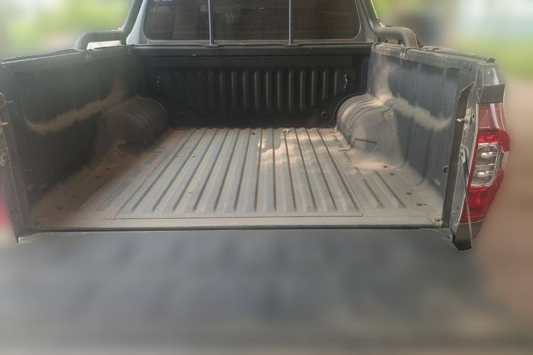 Used SAIC MAXUS T60 2017 2.4L Gasoline Manual Two-Wheel Drive High-Ride Elite Standard Van