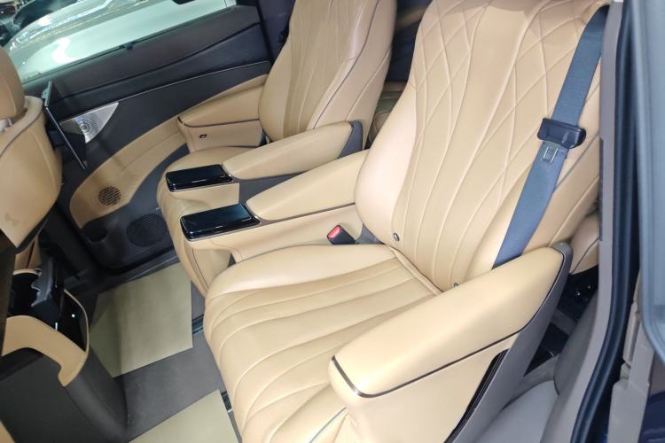 Used Denza D9 2022 EV 600 Four-Wheel Drive Flagship Model
