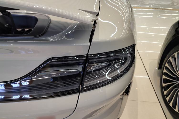 Used Xiaomi Auto SU7 2024 Four-Wheel Drive Ultra-Long Range Advanced Intelligent Driving Max Edition