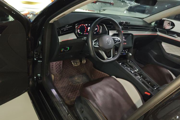 Used Volkswagen Magotan 2023 2 Million Units Commemorative Edition 330TSI DSG Luxury Version Driver Seat