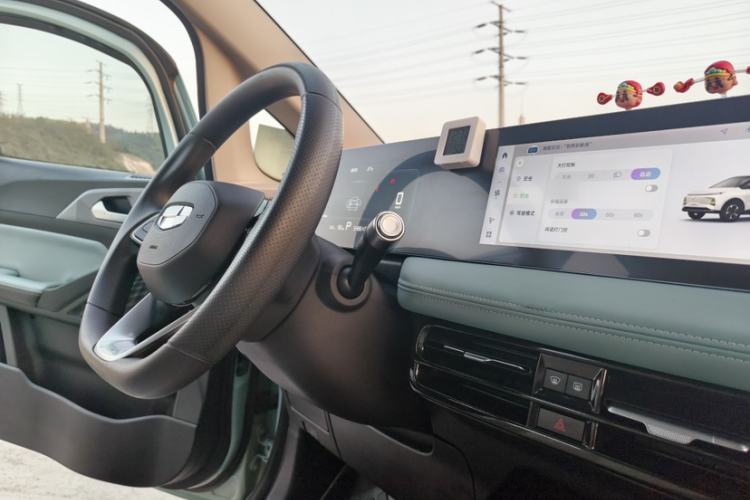 Used Geometry E Firefly 2024 301km Starlight Interior 12