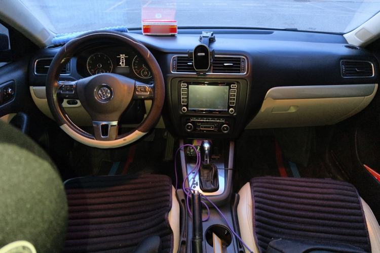 Used Volkswagen Sagitar 2012 1.4TSI Automatic Luxury Edition Center Console