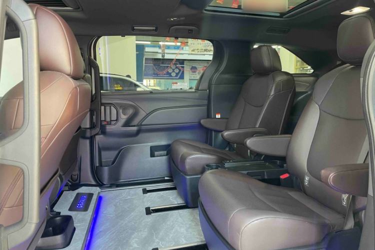 Used Toyota Granvia 2024 2.5L Hybrid Prestige PLUS Four-Wheel Drive Version Interior 2