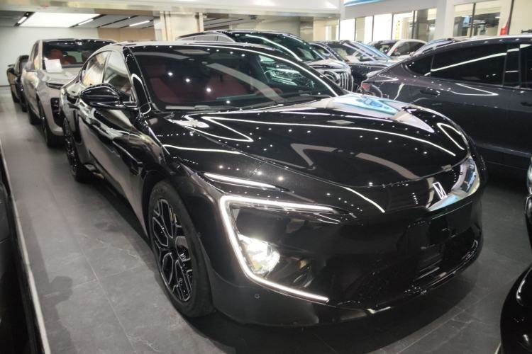 Used Avatr 12 2025 Refresh Max Extended-Range Version Front Right 45 Deg