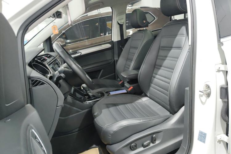 Used Volkswagen Touran 2016 Volkswagen Touran L 280TSI DSG Luxury Edition Left Front Seat