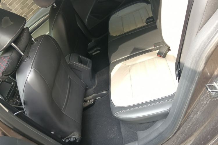 Used Volkswagen Cross Lavida 2014 1.6L Automatic
