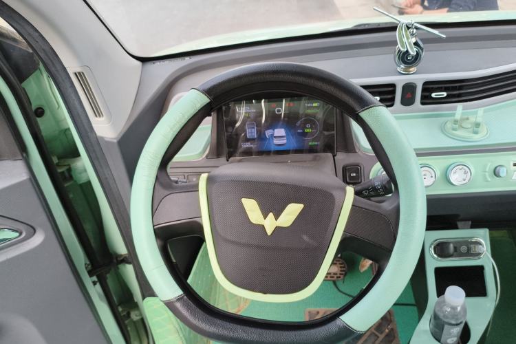 Used Wuling Hongguang MINIEV 2022 Macaron Fashion Model Lithium Iron Phosphate Steering Wheel