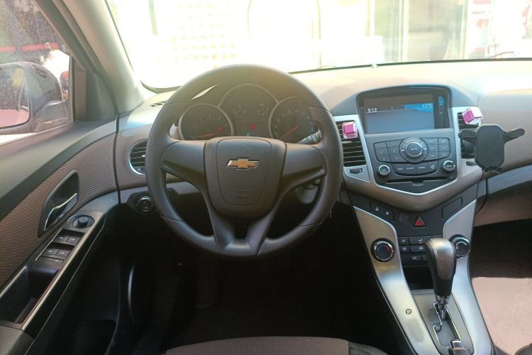 Used Chevrolet Cruze 2015 Hatchback 1.6L Automatic Comfort Edition Steering Wheel