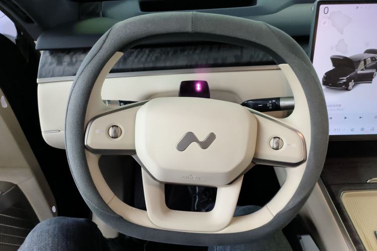 Used ONVO Luxeed L90 2025 Model—Max Six-Seater Version
