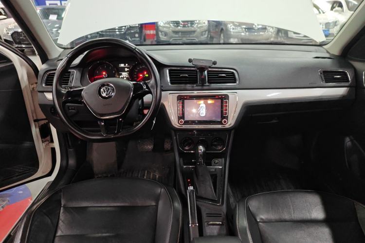 Used Volkswagen Lavida 2015 1.6L Automatic Comfort Edition Center Console