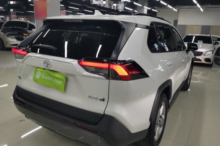 Used Toyota RAV4 2020 2.0L CVT Two-Wheel Drive Fashion PLUS Edition Rear Right 45 Deg