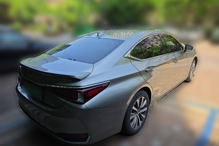 Used Lexus ES 2020 300h Premier Edition