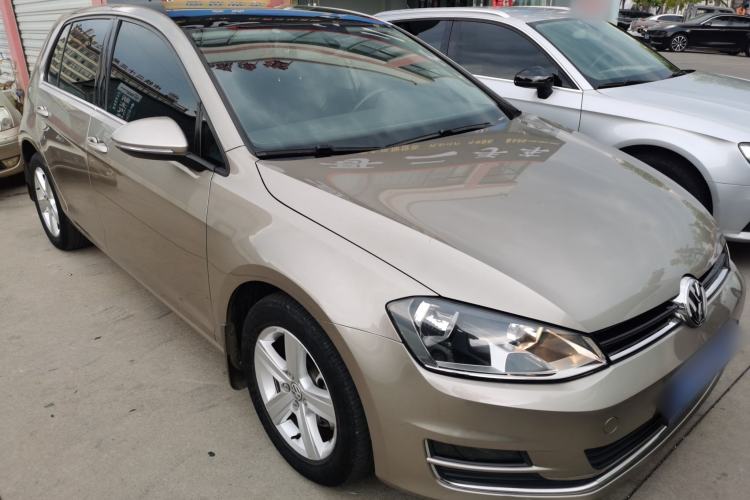 Used Volkswagen Golf 2014 1.4TSI Automatic Luxury Model Front Right 45 Deg