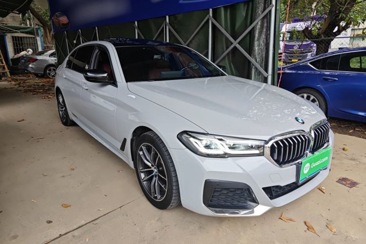 Used BMW 5 Series 2022 525Li M Sport Package Front Right 45 Deg