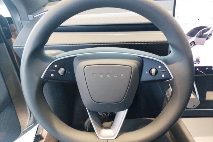 Used Tesla Model Y L 2025 Model Long-Range All-Wheel-Drive Version