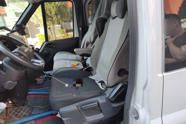 Used JMC Fushun 2023 2.0T Manual Short-Wheelbase Low-Roof Commercial Multi-Purpose Passenger Vehicle 6 Seats with Dual-Opening Tailgate Left Front Seat