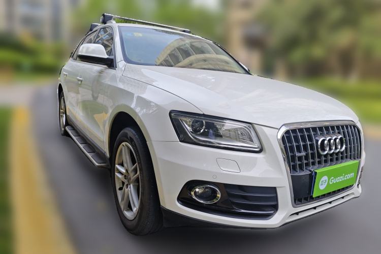 Used Audi Q5 2015 40 TFSI Comfort Model Front Right 45 Deg