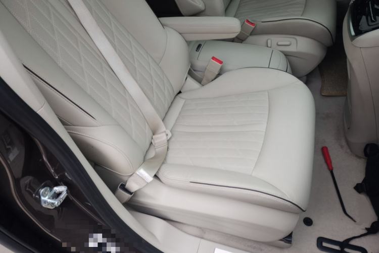 Used Buick GL8 2023 Land Executive Class Deluxe Model