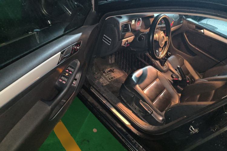 Used Volkswagen Sagitar 2014 1.6L Manual Comfort Model Driver Seat