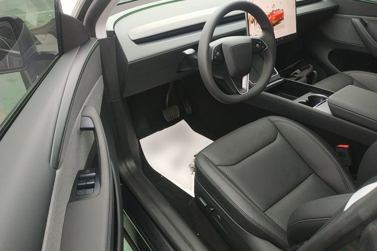 Used Tesla Model Y 2025 Rear-Wheel-Drive Version