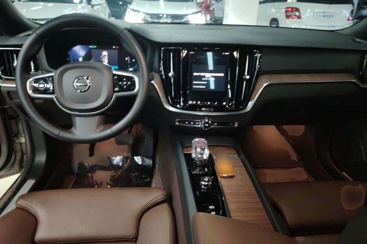 Used Volvo S60 2023 B4 Zhiyuan Luxury Edition
