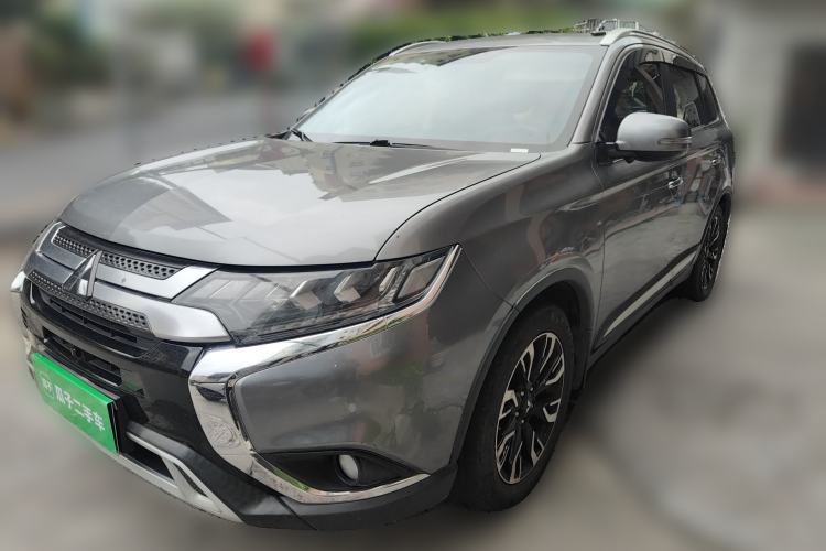 Used Mitsubishi Outlander 2019 2.4L 4x4 Zhi Xiang Edition 5 Seats China V Emission Standard