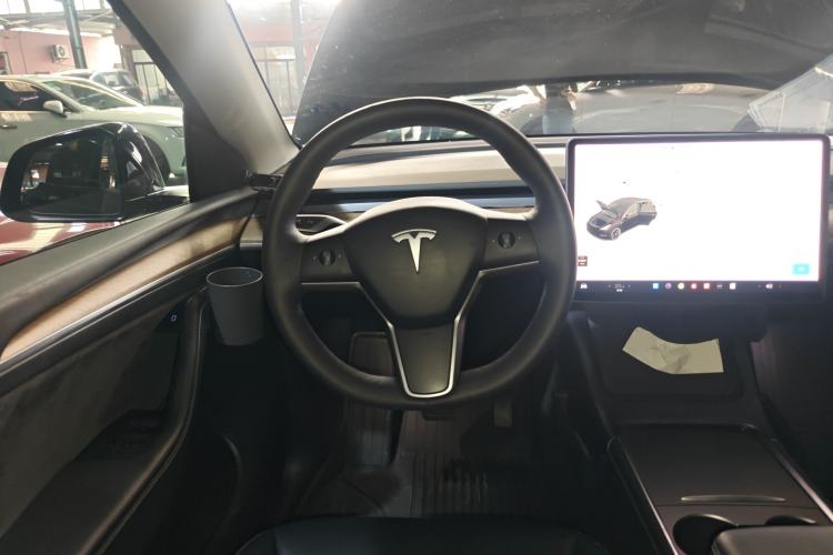 Used Tesla Model Y 2021 Long-Range All-Wheel-Drive Version Steering Wheel