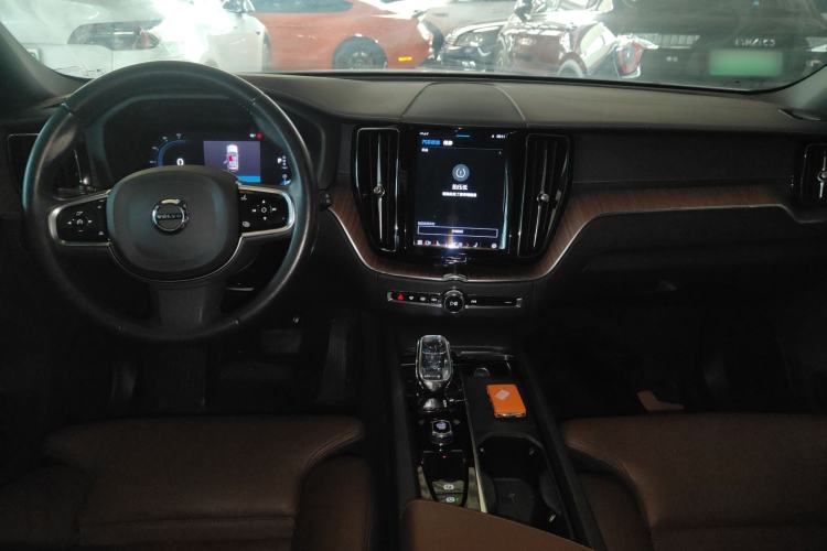 Used Volvo XC60 2022 B5 4x4 Smart Luxury Edition