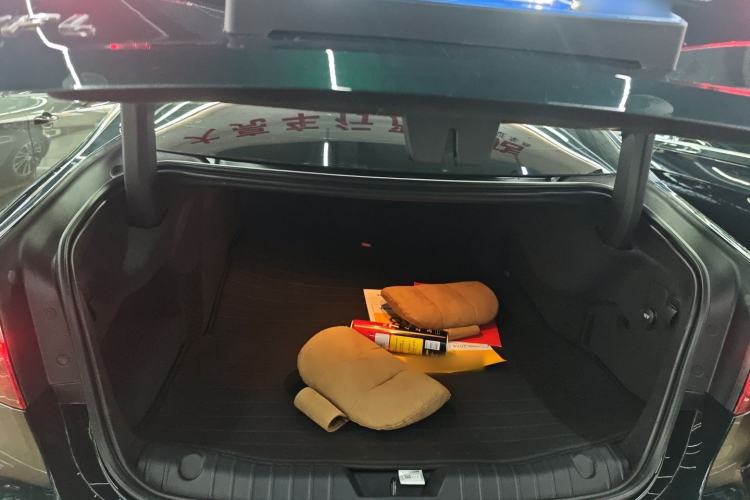 Used Jaguar XFL 2025 Model—2.0T P250, Two-Wheel Drive, Premium Luxury Edition
