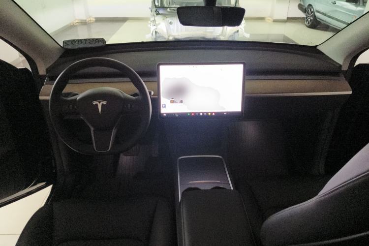 Used Tesla Model Y 2022 Long-Range All-Wheel-Drive Version
