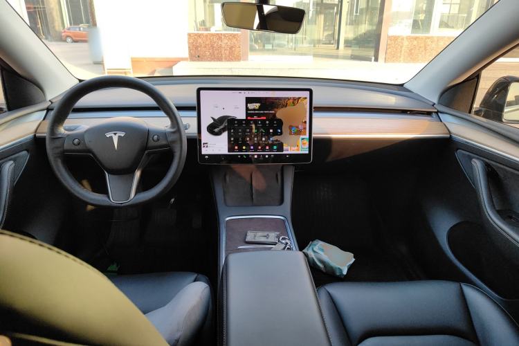 Used Tesla Model Y 2021 Long-Range All-Wheel-Drive Version
