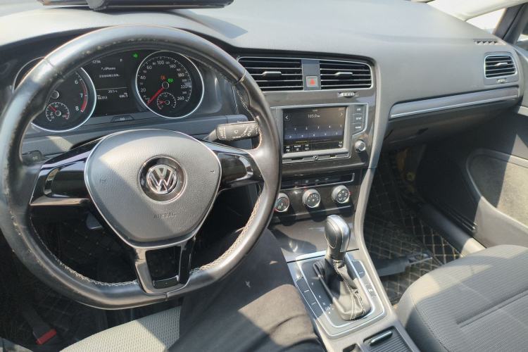 Used Volkswagen Golf 2017 1.6L Automatic Comfort Million-Vehicle Anniversary Edition Center Console